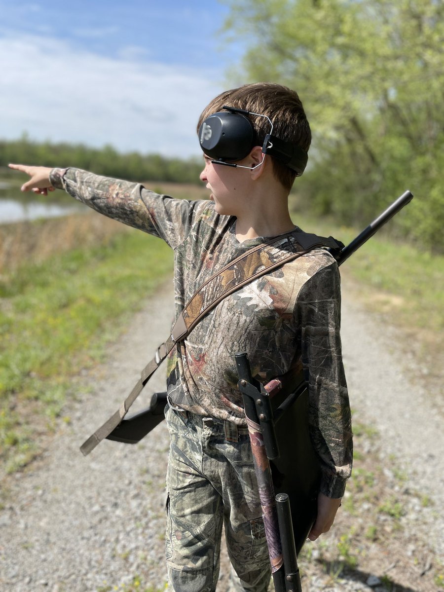 druminator228's tweet photo. Look over there, see that? Yeah, it’s not a turkey. Just more water. #floodedout #turkeyhunting https://t.co/t6UJmEswra