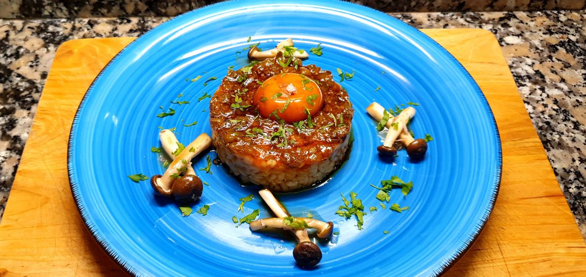 MiCocinaJIF's tweet photo. #Arroz #Rice #Huevo #Egg #Setas #Mushrooms #Alcaparras #Capers #AOVE #caldodepescado #fishbroth #salsadechile #chilisauce #MiCocinaJIF @DOPGataHurdes @aoveJacoliva @CanalCocina @oiltogetherAove @AoveLovers
Ver vídeo receta completa en/see full recipe in
https://t.co/HE3jo8NXUA https://t.co/PQ06b9SwH1