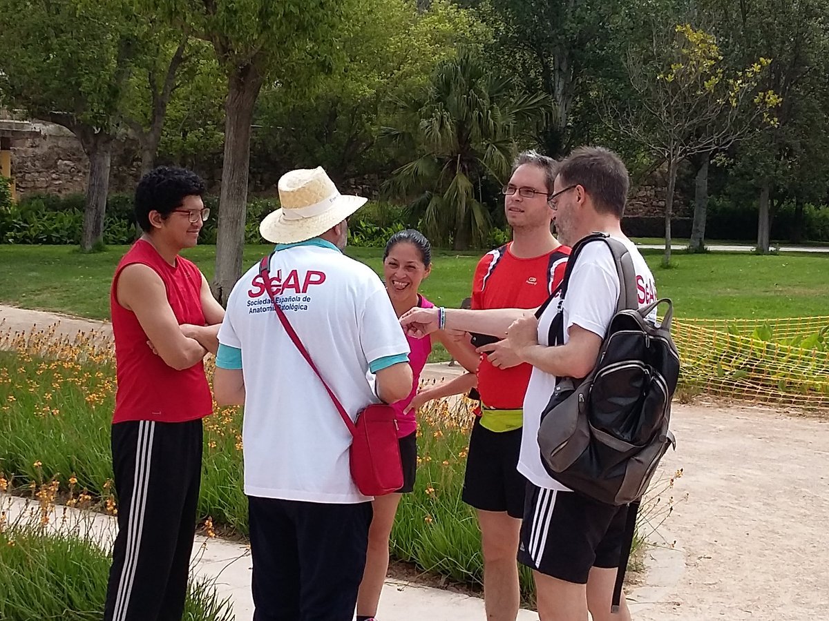 EnriquedeAlava's tweet image. Aquí nos veis en #SEAP2017V #Valencia hablando con los ciudadanos: muchos de ellos sabían qué es un patólogo/a!!