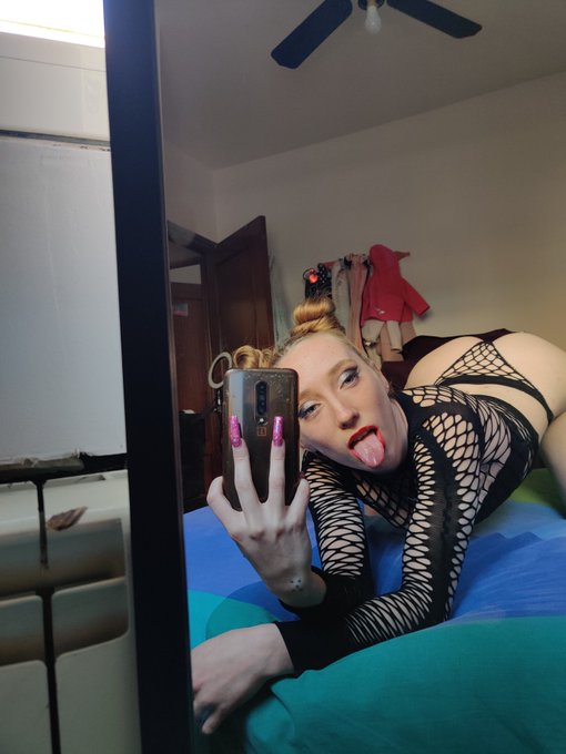 a las 00h mi only a 3$ porque se viene sorpresa😜 https://t.co/PiC9hhDYZV https://t.co/sCylD7LaNx