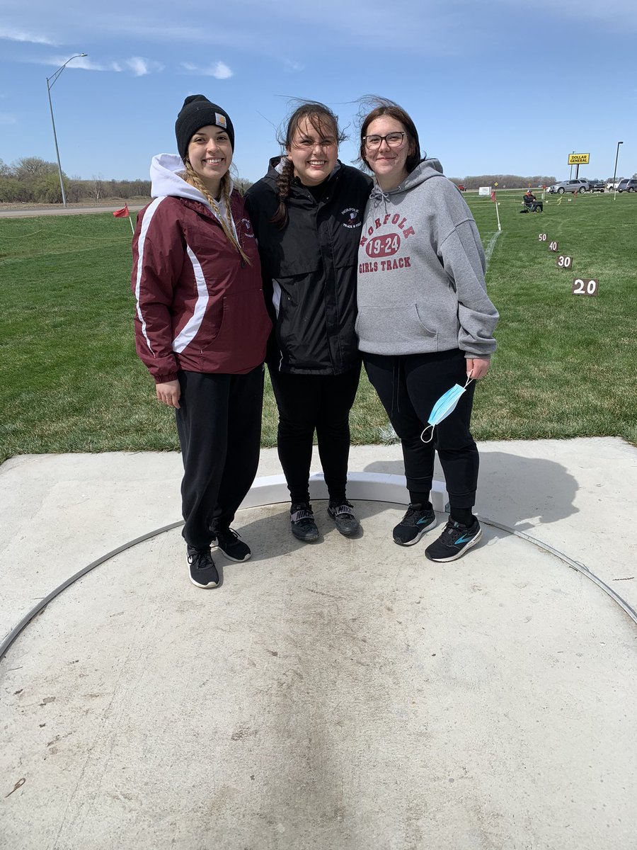 NHSTracksters's tweet photo. TK Tso takes 4th in shot put and 6th in the discus in the varsity division at the Wisner -Pilger JV/V invite. πͺπͺπͺπͺπͺ#npsactivities #nhstracksters https://t.co/f21EX69Otx