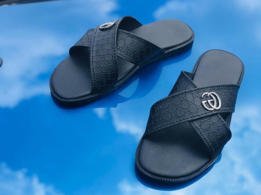 alamin_ys's tweet photo. Pls don’t pass without retweeting my hutsle 

i sell ready made shoes and do nation wide delivery (charges apply) just DM for clean business 

Location:kaduna 

Price ranges from 4k to 7k |acess| |Davido| |mercy eke| #CRYCHE #LIVAVL #Barcelona #ElClasico |chimmamanda| #Dangote https://t.co/RYRoiAncu3