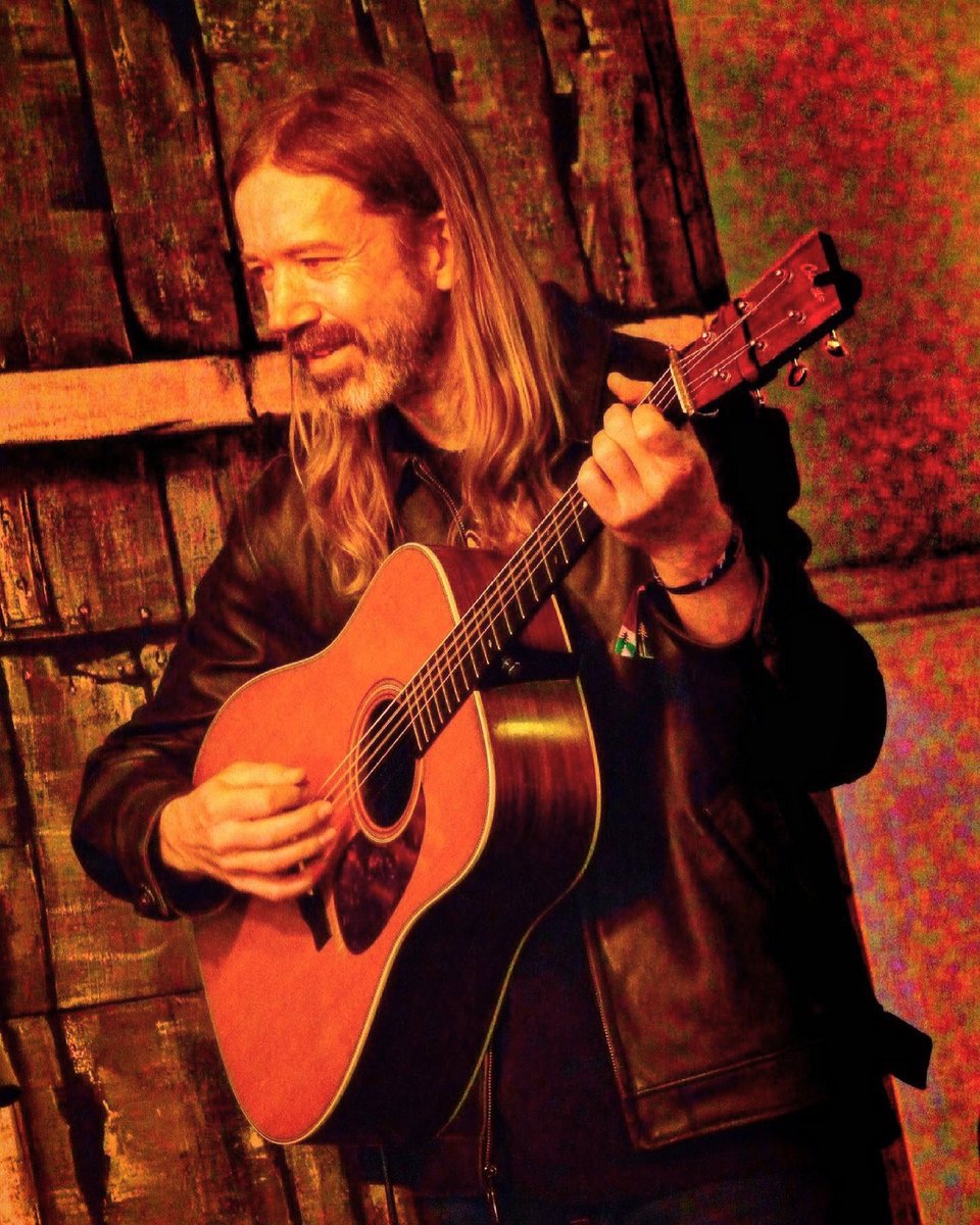 tylerguitar's tweet image. Set lists announced for Monday Night Playalong Bluegrass Jam! Jam along on any instrument, all levels at FB Live &amp;amp; YouTube.com/TavernGrass
Slow Jam-7:30 Eastern
Mid-Tempo-8:45
Fast Jam-10:15

#MondayNightPlayalongBluegrassJam #OnlineJam #BluegrassJam