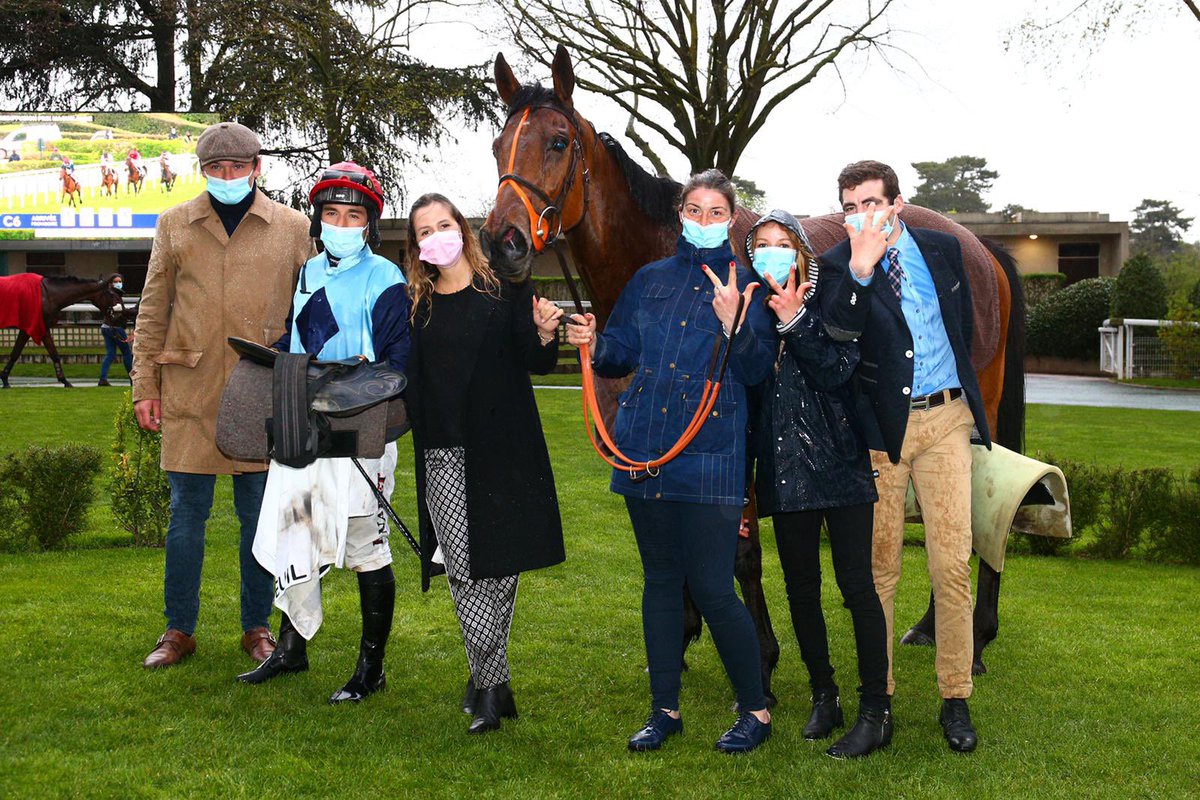 davidcottin's tweet image. Our total of 🥇🥇🥇🥇🥇winners today as 💙MUHTALAD❤️ (Muhtathir) wins on his second outing over the fences @Hippo_Auteuil - well done to owner Maggie Bryant @ecuriebryant. Special mention to 💕Juliette💕 who is the morning rider of our 3 Auteuil winners &amp;amp; @kevinnabet #handsofgold