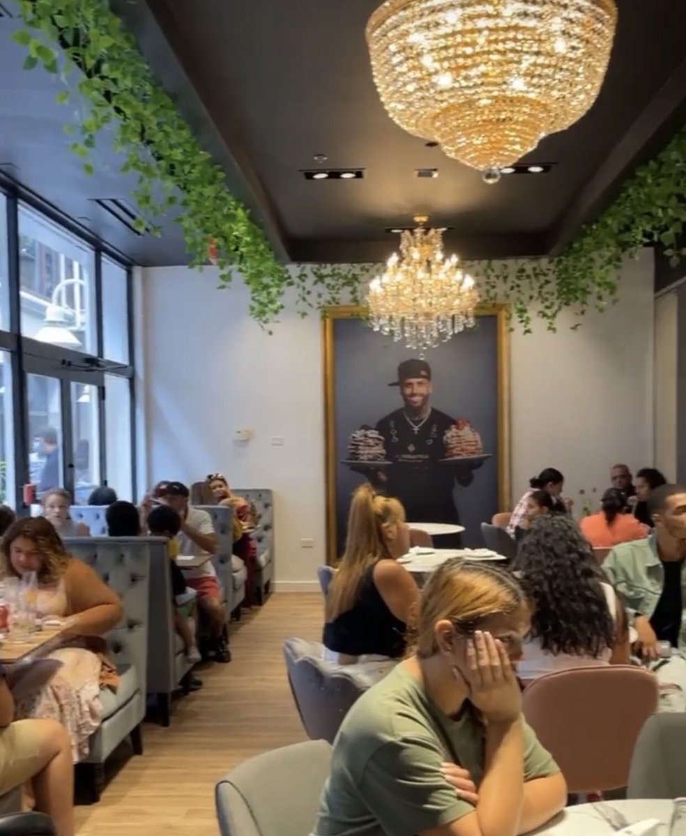 locatheparty's tweet photo. La Industria Bakery and Cafe es el nombre del restaurante que abrió este 9 de Abril @NickyJamPR en el downtown Miami, según él mismo informó que no es solo una cafetería es algo más. El local ofrece tostadas, panqueques y platillos de Puerto Rico, Venezuela y mucho más. #Nickyjam https://t.co/nzQyZRUb4M