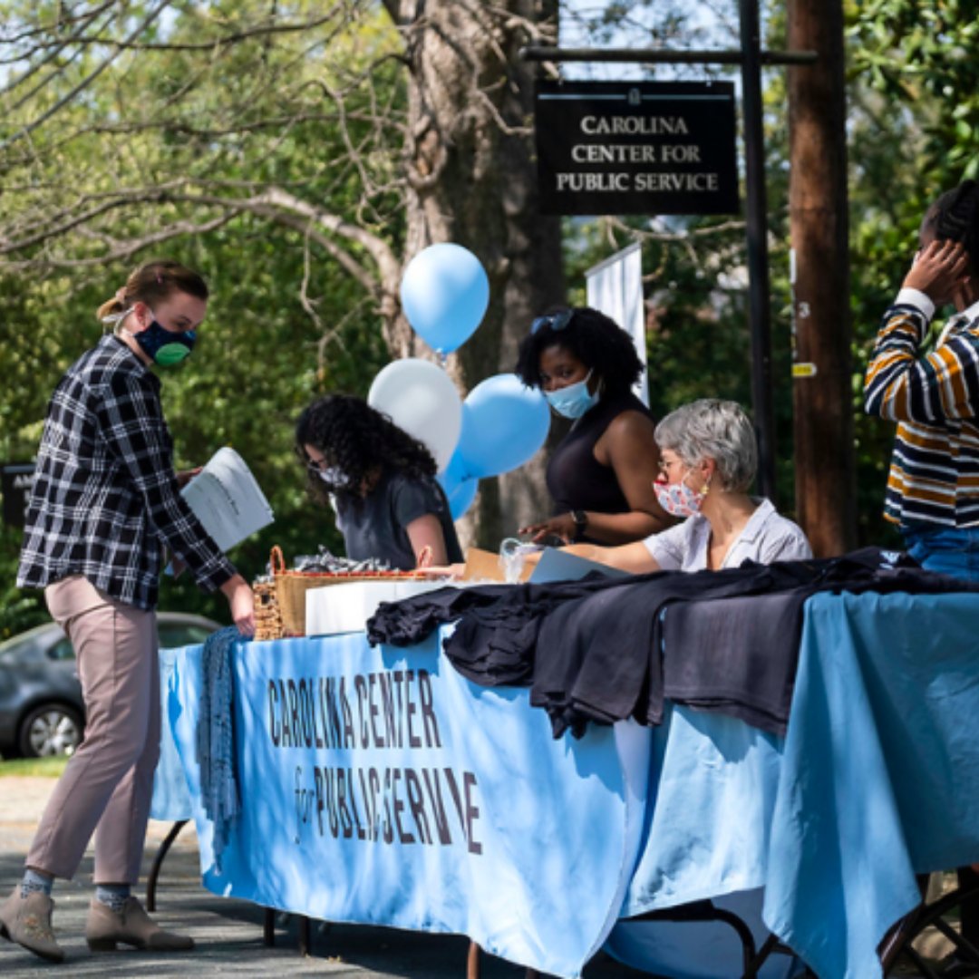 UNC_APPLES's tweet image. Wednesday, we held the Buckley Public Service Scholars Graduation Ceremony. We could not have our typical graduation ceremony this year, but through a drive thru style pick up, seniors grabbed their certificates, chords and some fun treats. Congratulations scholars!!
