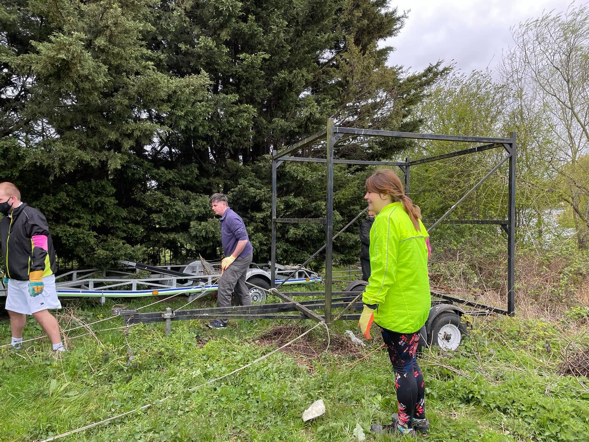 FairlopSave's tweet photo. Fantastic help down at Fairlop today - many thanks to @ggredbridge and Newham also. Looking forward to more fun volunteering tomorrow to get @FairlopSave back to buisness! https://t.co/xi8LQENWFO