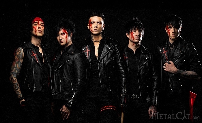 MetalCatorg's tweet photo. BLACK VEIL BRIDES - видеоклип Fields Of Bone Американская команда BLACK VEIL BRIDES представила публике новый официальный видеоклип на песню Fields Of Bone, которая вошла в трек-лист их предстоящего альбома THE PHANTOM TOMORROW. Релиз намечен на 4 июня 2… https://t.co/hqE6BSmgON https://t.co/FdS5vz5IkL