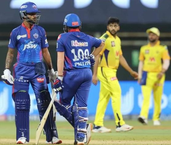 yuvraj0728's tweet photo. अब ये वो पुरानी #DelhiDaredevil नहीं रही, जो लीबीर लीबीर करती थी,
अब ये #DelhiCapitals बन गई है और अब इसको चाहिए फूल इज्जत 🎯
#CSKvDC
#PrithviShaw
#ShikharDhawan https://t.co/P123EBjV7Y