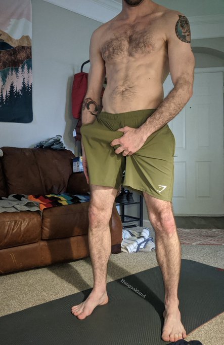 Showing off my bulge after the gym 💪🍆 20% off https://t.co/TbZiKgfjE7 https://t.co/Alh1FVNbjG