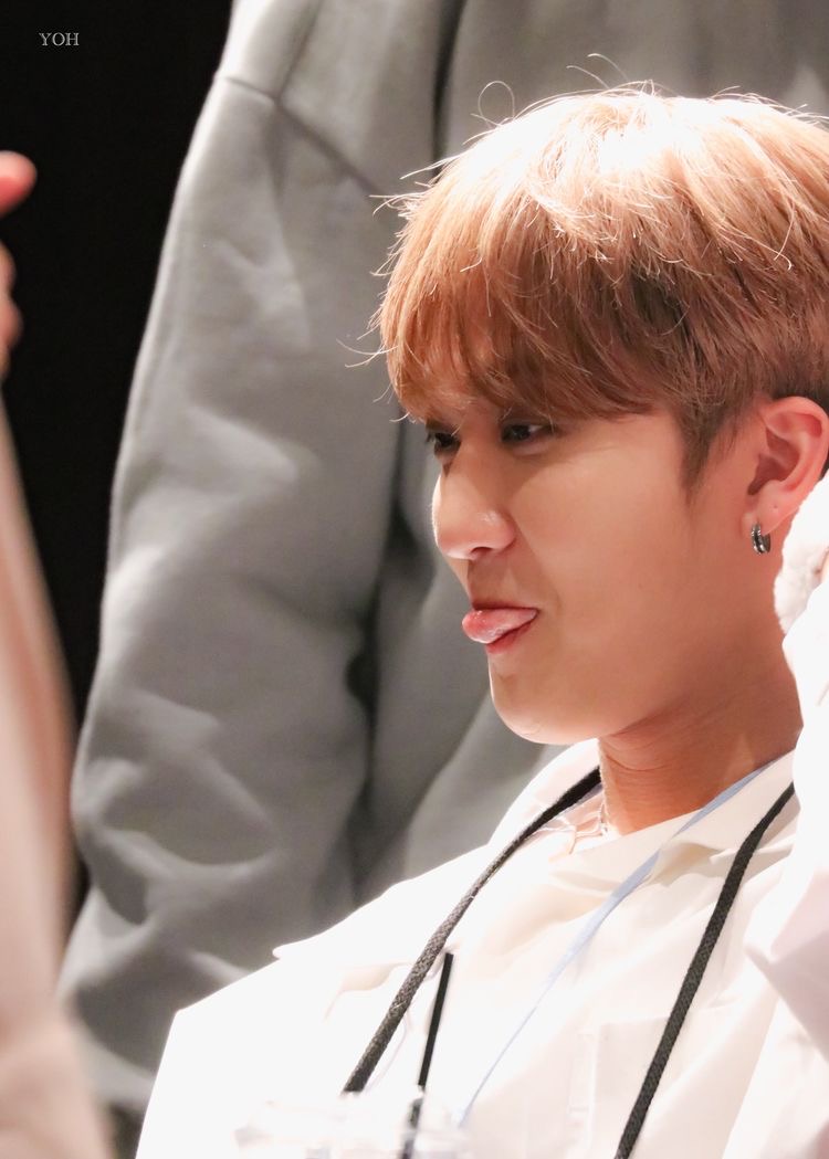 hourly changbin∞⁸ (semi CLOSED) tweet media
