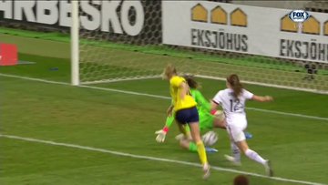 Big time from @AlyssaNaeher at the end of the half 🧤
