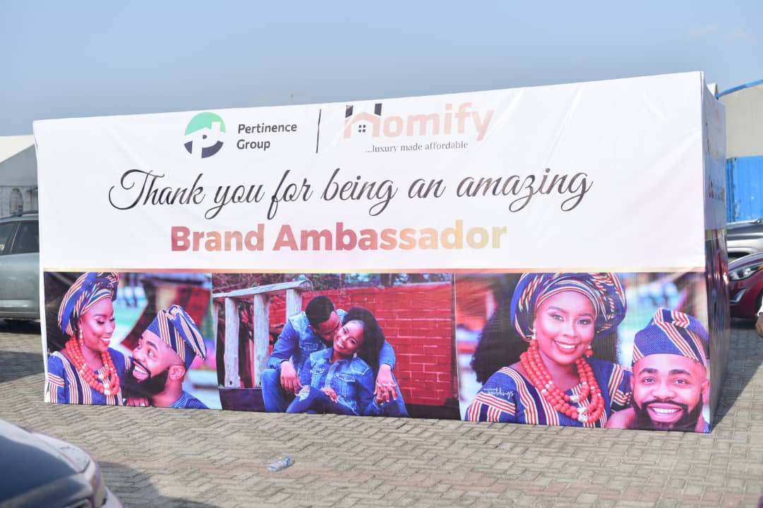 olorunsheyi's tweet image. Today we celebrate our amazing brand ambassador @OfficialArole as he gets married to his heartthrob. We wish him a lifetime of love and happiness

We @pertinencegroup celebrate him by gifting him a beautiful car, and we wish him a blissful marital journey ahead #PertinenceCarGift