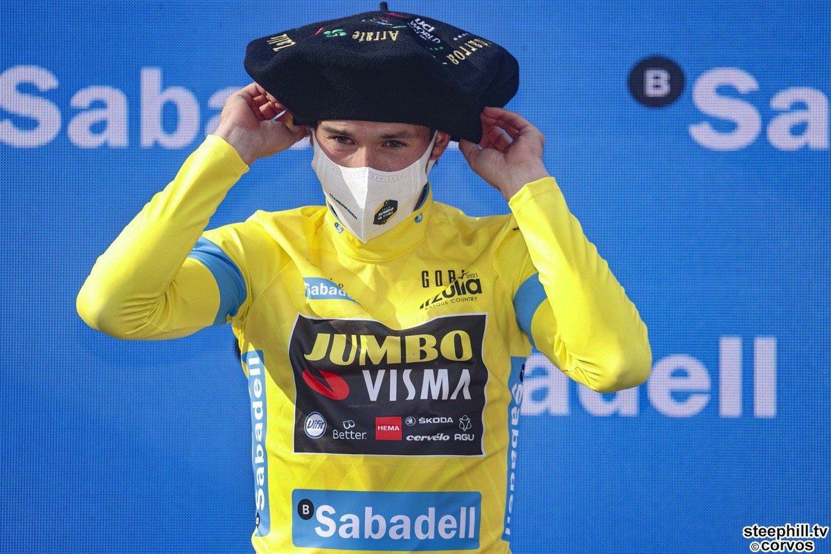 Cyclingbottle's tweet photo. Any people from the Basque Country or from other countries who can tell me more about the tradition of this hat?
#cycling #BasqueCountry #Itzulia2021 #itzulia21 @ehitzulia https://t.co/jVZ9SIHjqu