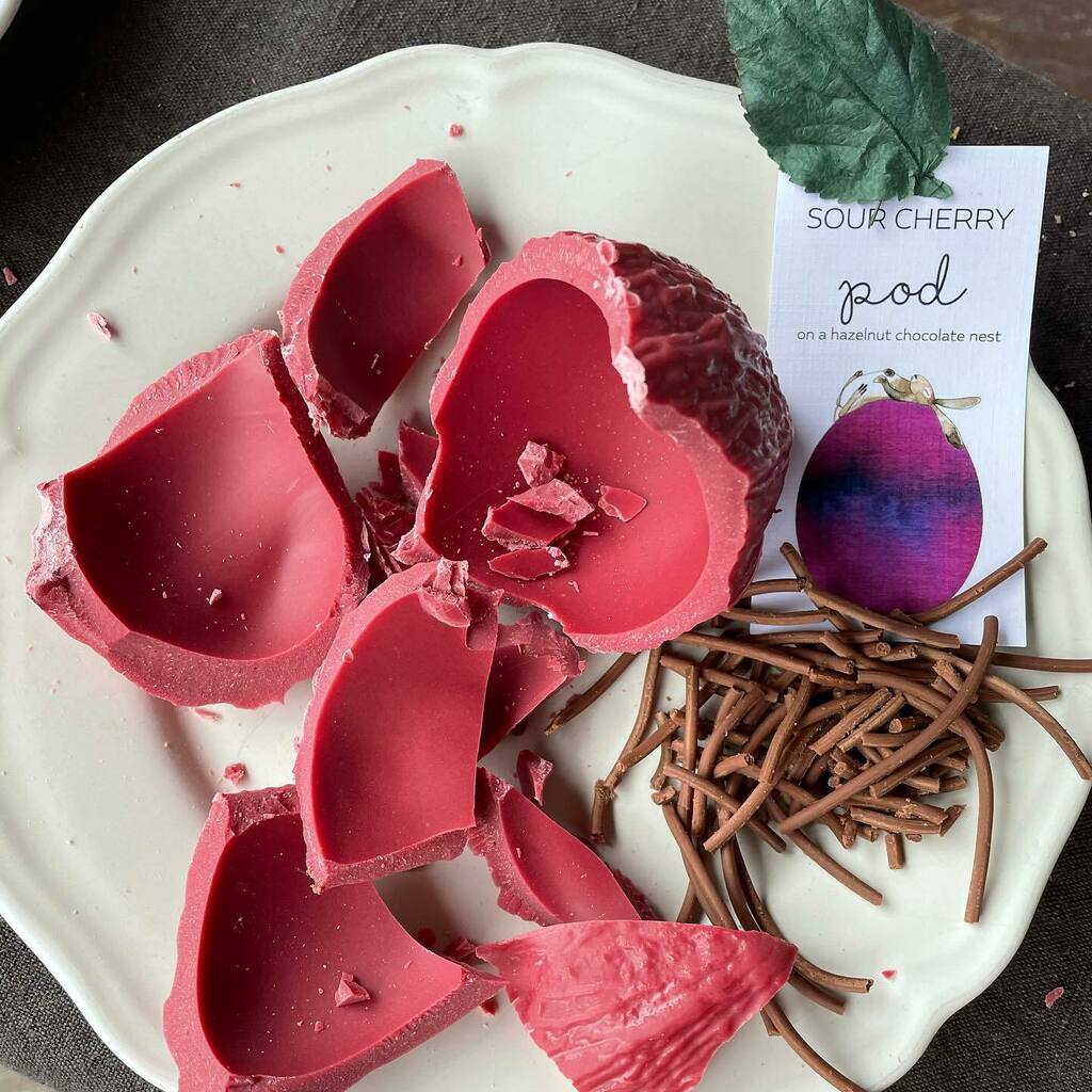 Whoah. This sour cherry pod from @somachocolatemaker is other-worldly. You can taste the fresh cherry puree that is mixed with cocoa butter and all the extra love from the SOMA team. This is wildly delicious AND masterfully made. Thank you!! #chocolate instagr.am/p/CNf4xeHBAte/