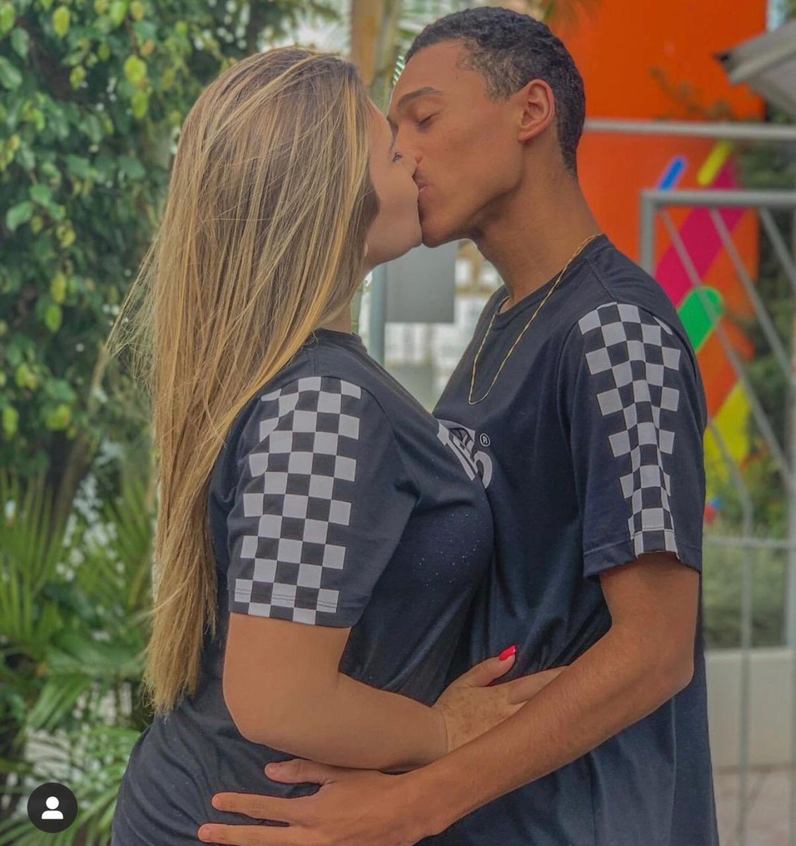 pluriart_'s tweet photo. Terminando a semana com essa luminária linda! O coração com as iniciais foi um pedido especial dos clientes, foi um prazer ver esse resultado pronto e entregue!💡❤️

A partir de 149,90.

#amor #casal #escola #luminariasdecorativas #personalizados #presente https://t.co/aTKOOxcH6y