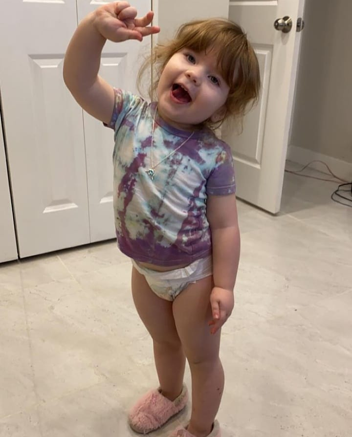 peace sign to all my fans 🥰

proud baby of @AllyBear0516