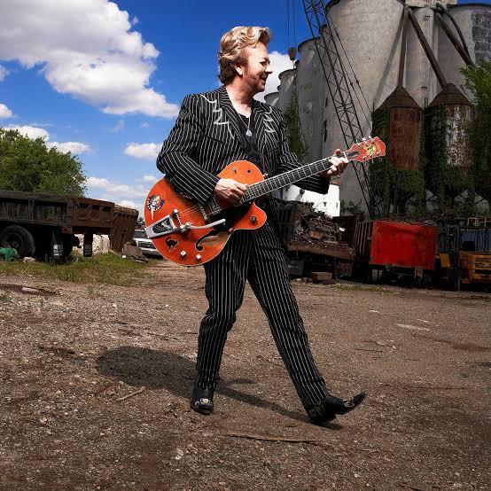 Happy birthday to the great Brian Setzer, one of the guitar players in my Top10. 