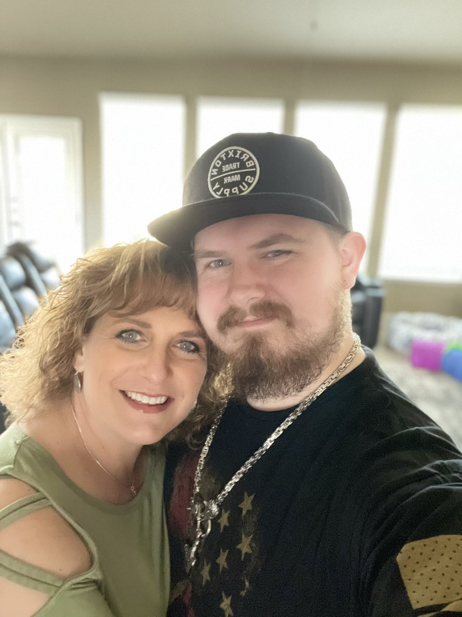 YourNarrator1's tweet photo. Everyone say hi to mother narrator! Gonna have a relaxing weekend! She may even be in a be vr episode! https://t.co/GWvDeiu3sb