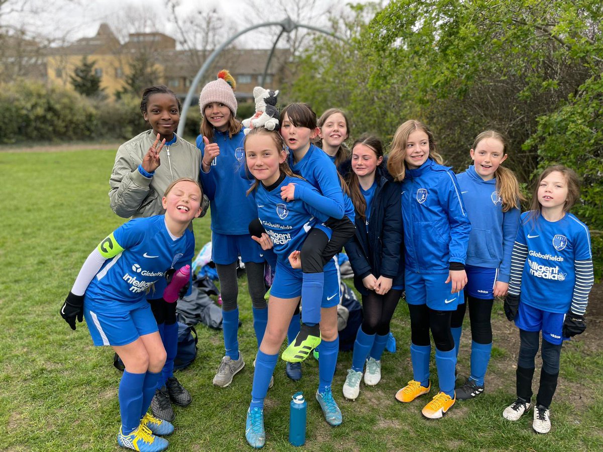 vickyparkrfc's tweet photo. Our under 11s continued their unbeaten run today with their first league game of 2021! Well done girls! #vickyparkrangersfc #vprfc #girlsfootball #capitalgirlsleague #youthfootball #thisgirlcan https://t.co/UM9XJnhadY