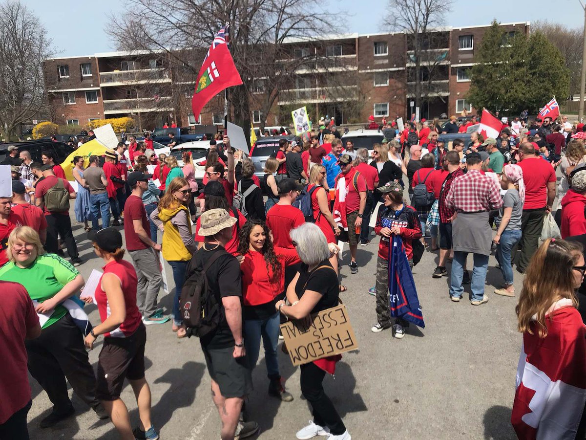 Anti-lockdown rally happening on Lake St, featuring with disinformation about vaccines, masks, and the virus. Among the speakers is West Lincoln Mayor David Byslma. No masks. No social distancing. No enforcement by  @NRPublicHealth or  @NiagRegPolice follow  @bill_standard for more.