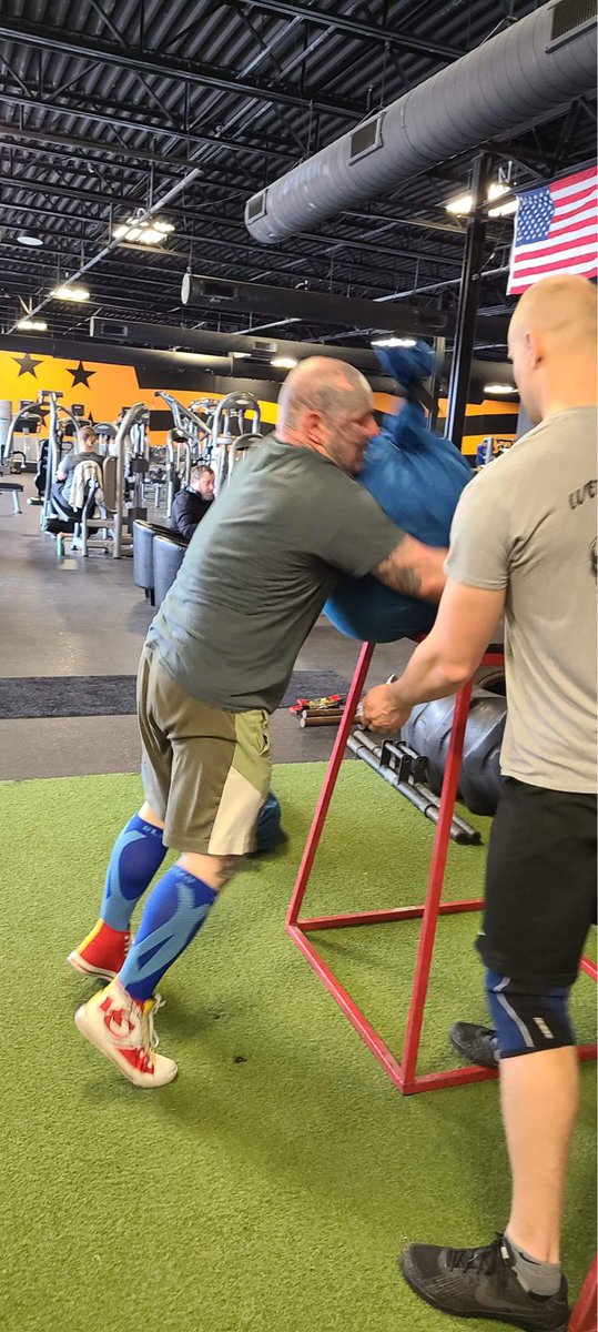 RogerHillJr's tweet image. #strongmantraining at O-Town Iron today was awesome 😀 We did the sandbags today, farmer walk, and log press 😀 I got some heavy weight up and some I tried but came a little short. I will accomplish what I didn’t get today 😀💪🏋️‍♀️