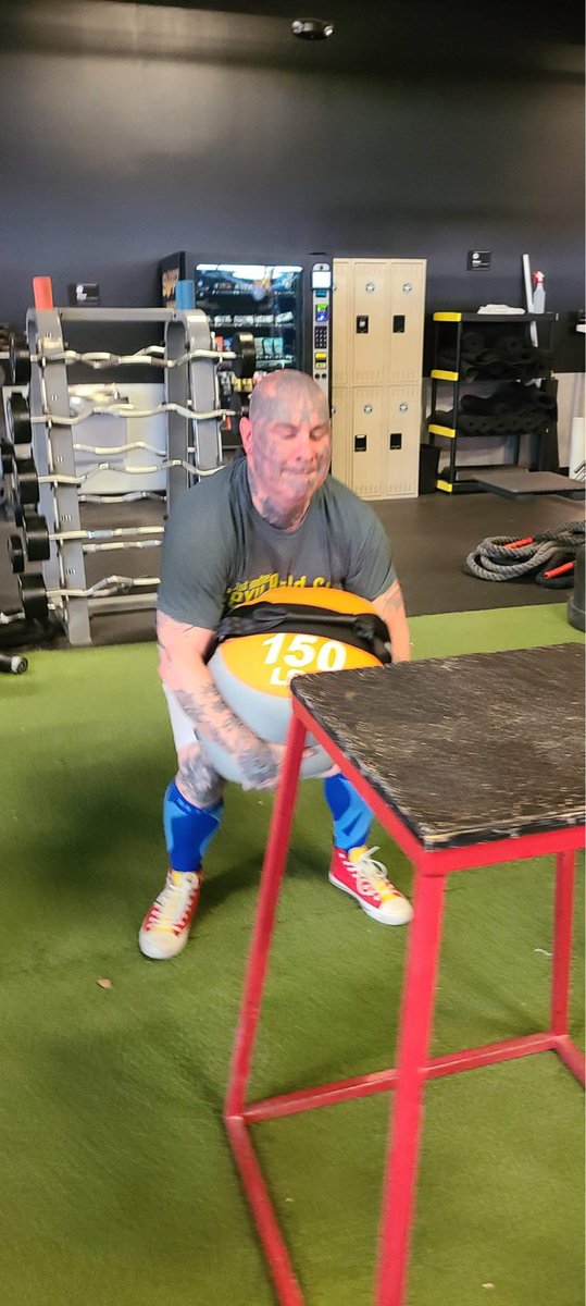 RogerHillJr's tweet image. #strongmantraining at O-Town Iron today was awesome 😀 We did the sandbags today, farmer walk, and log press 😀 I got some heavy weight up and some I tried but came a little short. I will accomplish what I didn’t get today 😀💪🏋️‍♀️