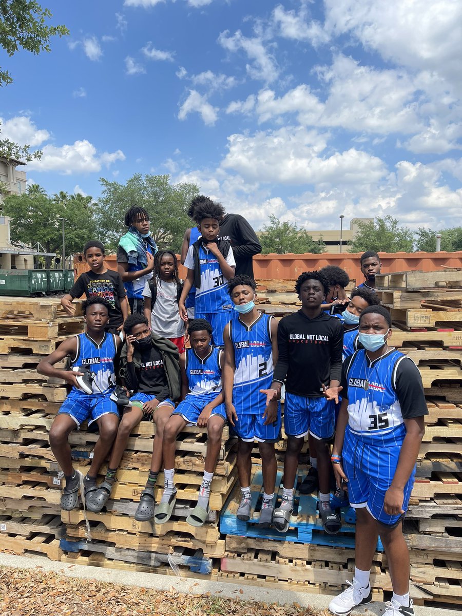 D1jtmoney88's tweet photo. Once the young bruhs start believing you can do it, thatโs all you know. ๐ฏ Blessed for yโall to call me yโall coach ๐ฏ๐ค #GLOBALNOTLOCAL https://t.co/R4PvG5So4v