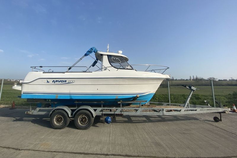 Arvor 200 ready to go through Morgan Marine. With the 85hp, five-cylinder turbo 2.5L Nanni diesel delivering 19-20kt wide-open throttle and an efficient planning cruise of around 14-15kt burning 10L/h ➡️ buff.ly/3dKcY0O