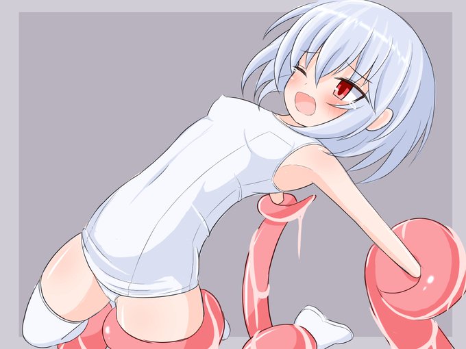 絵387号「ノエさん」
普段は立ち入らない森を探索中、巨大なヒドラに襲われてしまう。太い触手がノエの四肢を完全に拘束し、大量の粘液を掛けられてしまう。粘液の効果であっという間に力が抜けてしまい、無防備な身体を晒すノエ。そこへ一本の触手が迫り、ノエの胸に吸い付いた。あまりの刺激に仰け反 