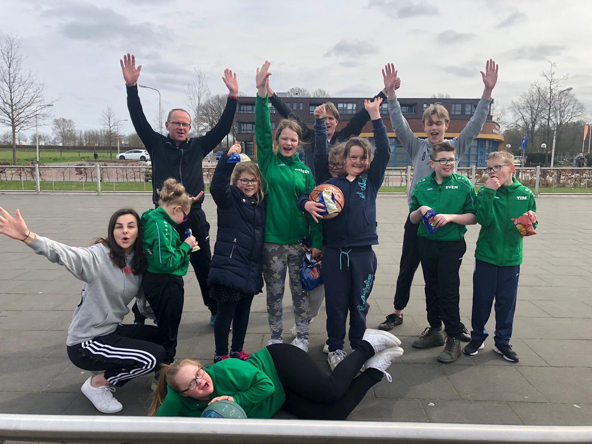 Peatminers's tweet image. Wat een plezier en mooie opkomst vanmorgen bij de training van de G(ouden) Basketballers. Iedere zaterdagochtend van 11.00-12.00 uur basketbalveldje bij de Weemelanden 
Meer weten check peatminers.nl/de-vereniging/…
#Iedereendoetmee #wijzijnpeatminers #basketbal #Vriezenveen