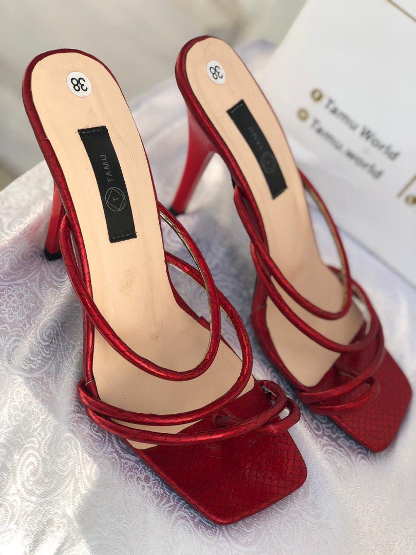 tamu_concept's tweet photo. Nos sandales Talons Rami à 15.000fr 
Pointure de 36 à 42 
Couleurs blanc, noir, rouge , orange 
Disponible immédiatement 771452724 https://t.co/jl0kxwbuoi