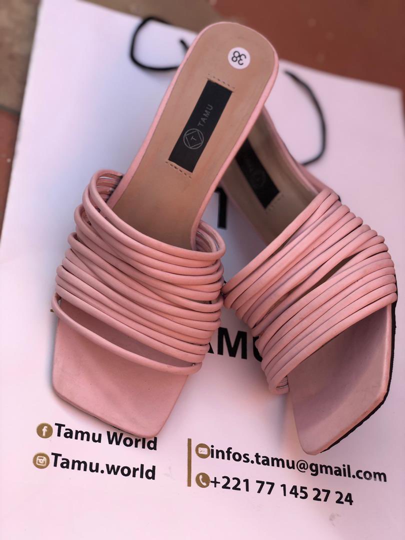 tamu_concept's tweet photo. Nouvelle Paire: MINA 
Disponible en plusieurs coloris à 15.000fr 
Tel: 771452724 https://t.co/ezTXueOf85
