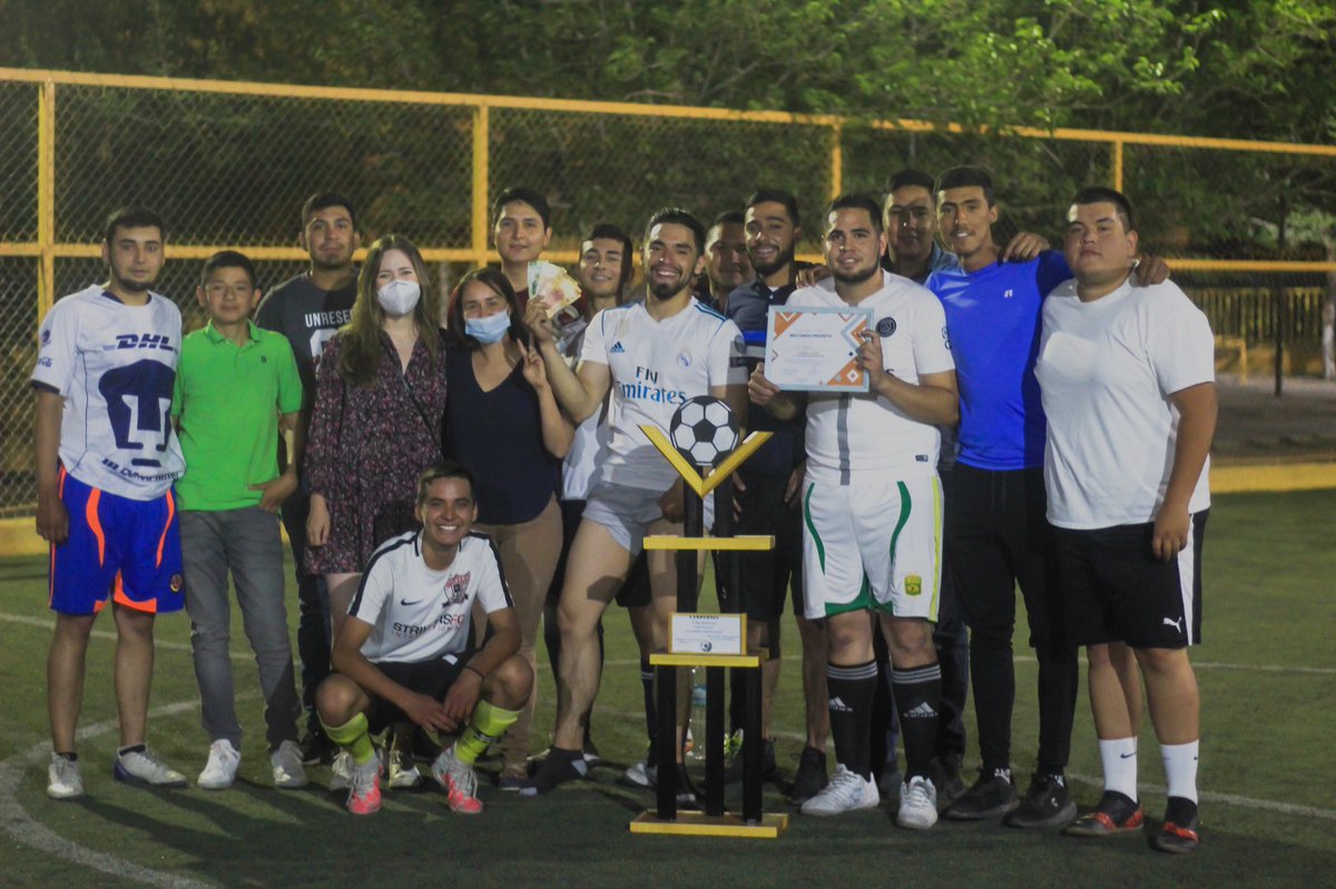 AlmaPortilloMx's tweet photo. El deporte es una actividad que nos brinda la oportunidad de superar nuestro límites que nos da salud y nos aleja de los vicios. El fútbol, por ejemplo, le ha dado nuestra sociedad jóvenes con futuro, conscientes de sus habilidades y altamente competentes. ⚽️🧡 https://t.co/oFPa7FljuP