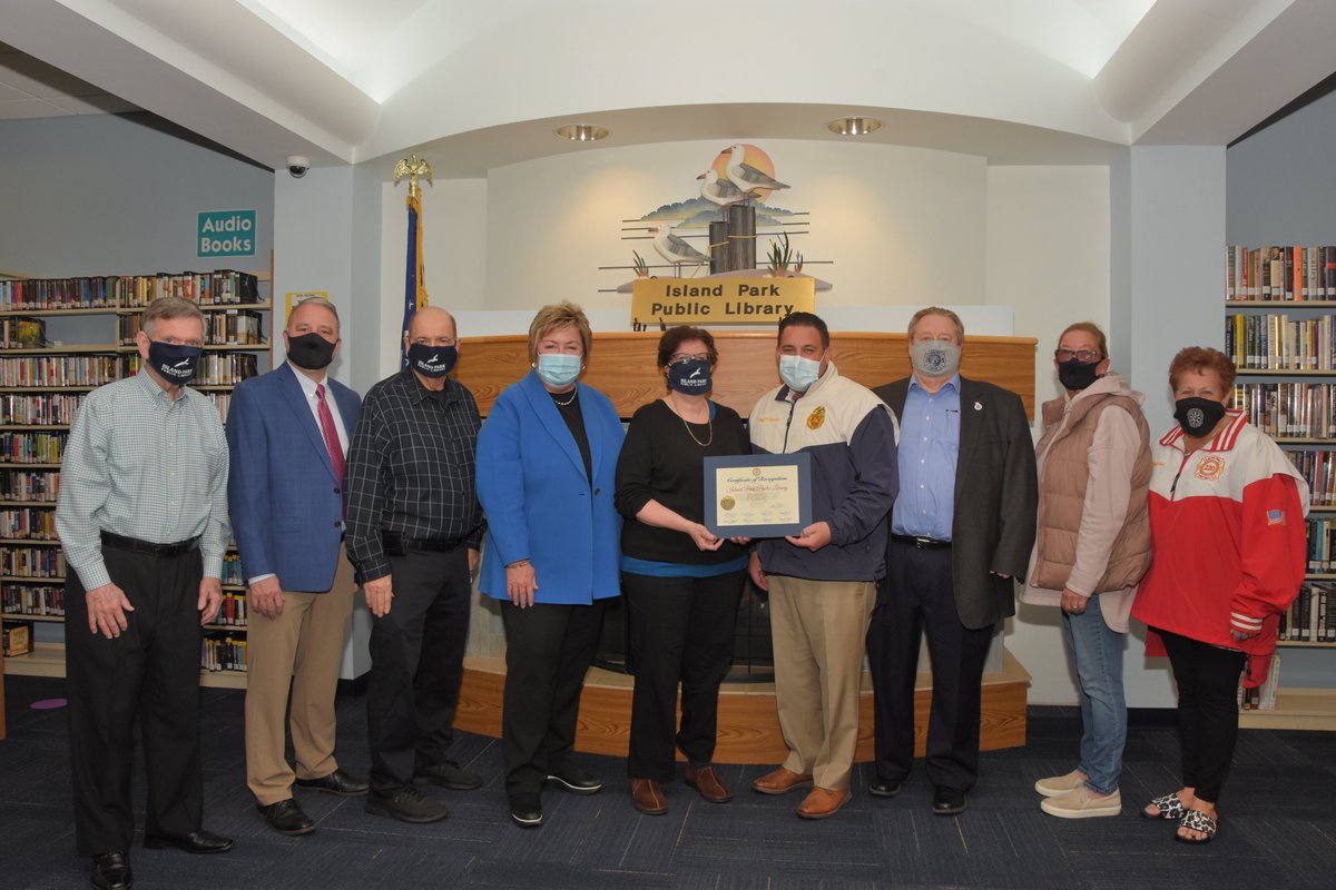 #NationalLibraryWeek celebrates the valuable role libraries, librarians & library workers play in transforming lives & strengthening @HempsteadTown. Clerk Murray & I stopped @IslandParkNY to thx Dir. Jessica Koenig & Bd. for their work in maintaining this 11558 cornerstone.