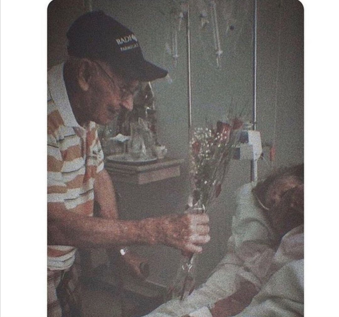 Sana bu çiçekleri mezarlıktan çaldım 🌹🌹