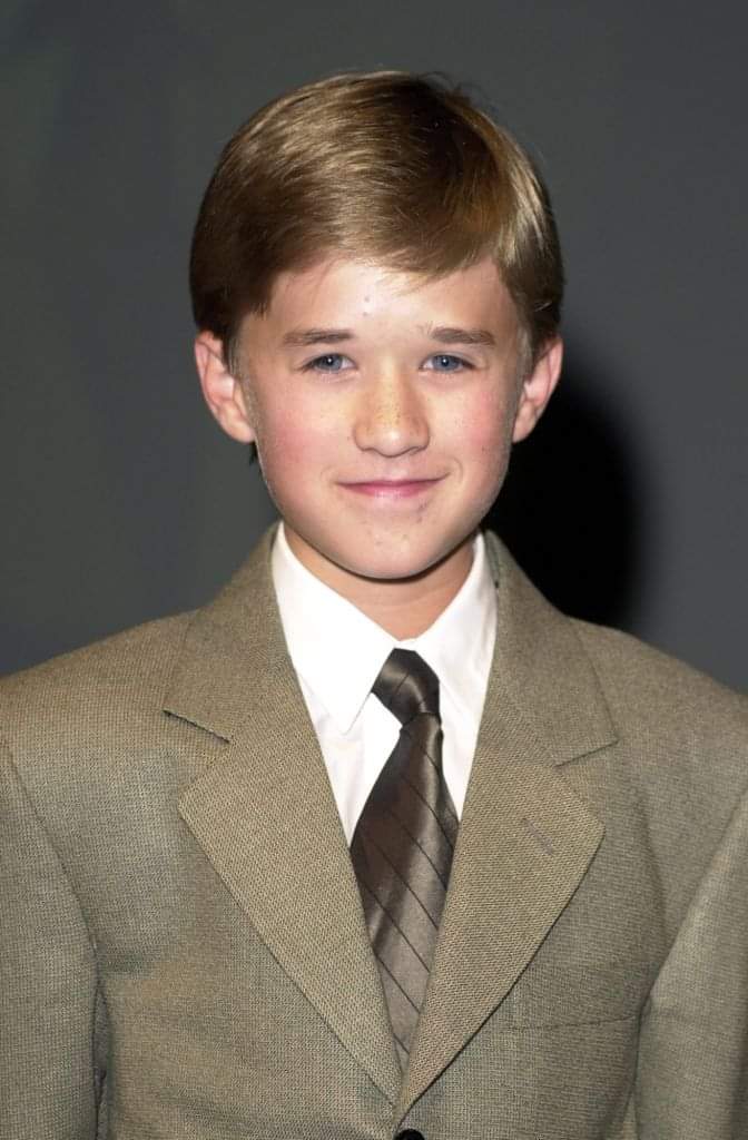 Happy Birthday to Haley Joel Osment who turns 33 today! 