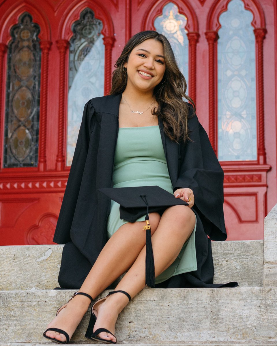 DestinyOnly1's tweet photo. A Bachelor’s in Science still sounds so weird. Austin has become my second home, but let’s see where else I end up. Check out @allaboutangie_  photography✨ https://t.co/AHzYfvdjjT