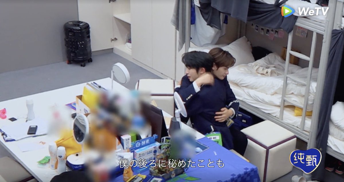 And look at the closet door and other stuff placement. It's obviously the scene after  sending his roomate (and most importantly, ) out. This also debunk the 'flying kiss' scene. I think its def not  but, hyf. Cuz,  come back to the room immediately n hug 9 (pic 2 - ep 8)