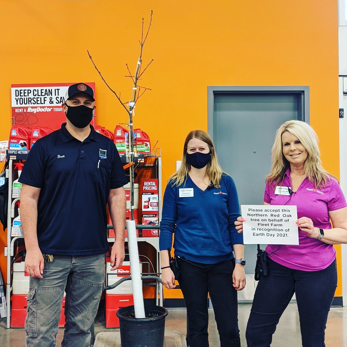 CityCF's tweet photo. Thank you to Fleet Farm for donating a tree to our local parks in recognition of #EarthDay! 🌳
#CedarFalls #CFParks https://t.co/IhEoAqaew1