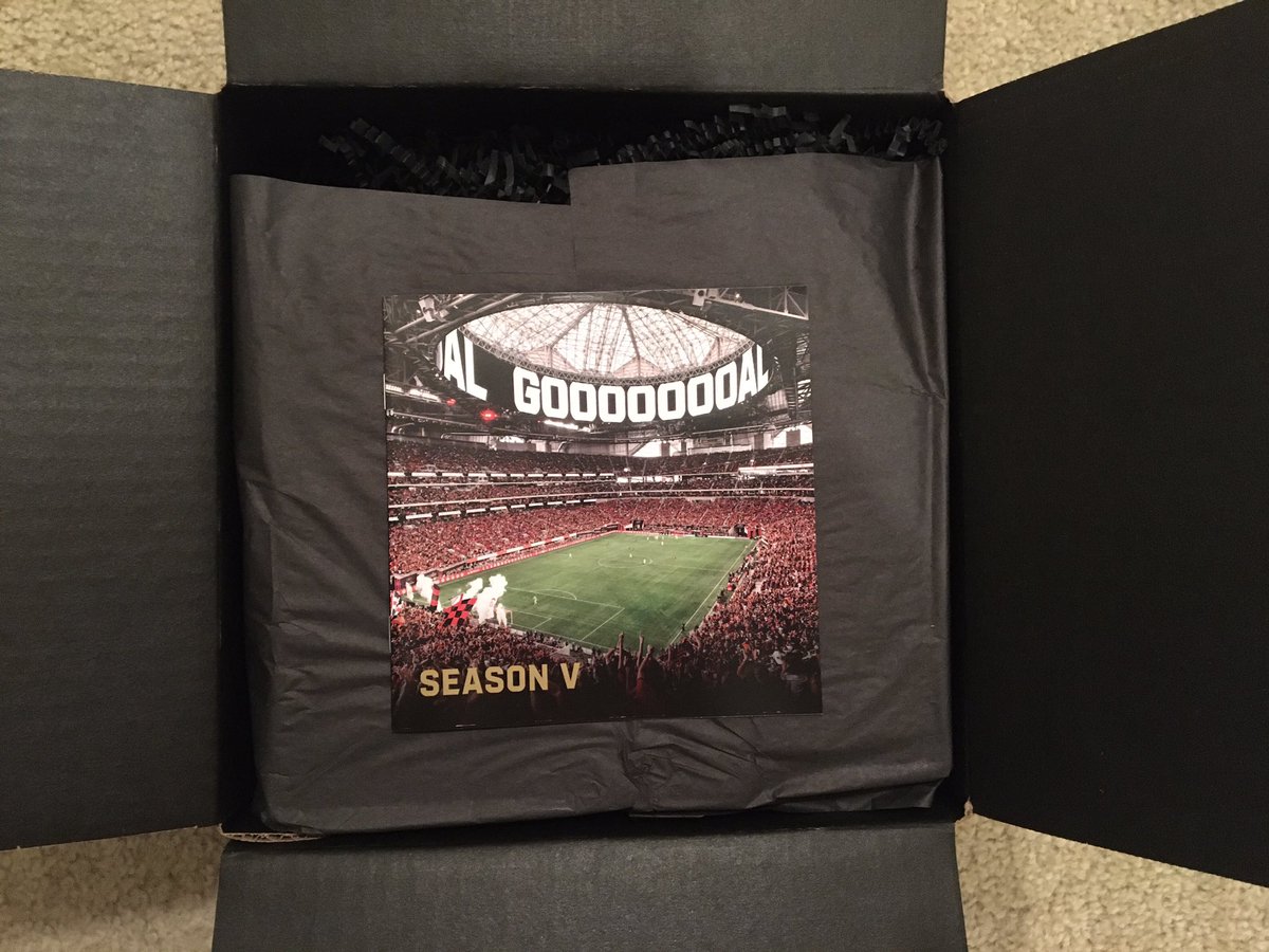 Rock3Republic's tweet photo. Gift from my @ATLUTD family!!! Season V here we come ❤️🖤❤️🖤 #ATLUTD #UniteAndConquer https://t.co/QauUBml5iJ