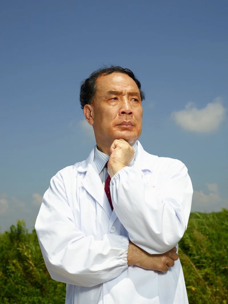 10. Professor Holmes mentioned the gag order to paint Professor Zhang Yongzhen as a rebellious hero. "But China CDC was in fact the force pushing that gag order, to intimidate hospitals, universities & Labs"  https://time.com/5882918/zhang-yongzhen-interview-china-coronavirus-genome/