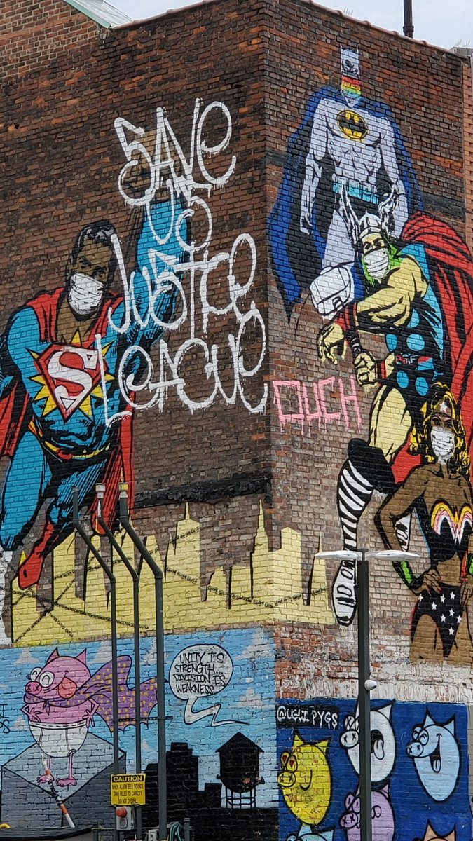I don't know who this artist is; but someone really needs to tell them that #Thor is not in the #JusticeLeague. Like...not even the same company.
#VillageArt
#WestVillageArt
#NYCArt https://t.co/z1Q2PcZLxR