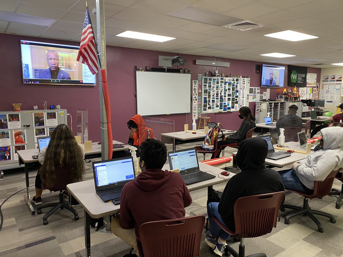 MichaelSakowicz's tweet photo. That was #MiamiBoss ! Wow! @TDNMiami @saif305 @FIUEngagement @MDCPSSTEAM @CTEMiami @drldiaz ! Thank you all! #CEOForADay was fantastic! Let’s do it again! @MDCPSNorth @miamimagnets what you do for our students! Wow! #GolemanGators #CyberSecurity https://t.co/3nbW57DXl8