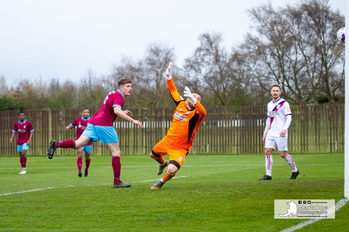 You can see all the photos from today’s 1-1 draw between <a href="/Emley_AFC/">Emley AFC</a> and <a href="/Wakefield_AFC/">Wakefield AFC</a> on my website markonephoto.co.uk

#football #soccer #NonLeague #ncel #emley #huddersfield #wakefield