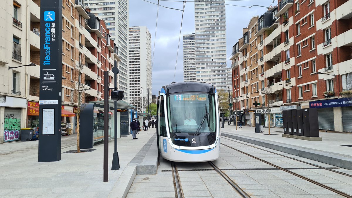 Pablo_PC_Mob's tweet photo. Le #TramT9, reliant la Porte de Choisy (Paris) au centre-ville d'Orly, a été inauguré aujourd'hui ! Ce nouveau #tram remplace la ligne de bus 183, qui était la plus fréquentée d'Ile-de-France. Le T9 devrait accueillir 80 000 voyageurs par jour !
https://t.co/n3i86EGSUx https://t.co/XbZcGNodet