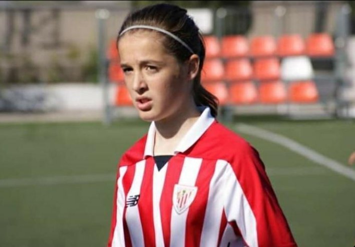 canteradelezama's tweet photo. Mucho ánimo para Iradi Elorriaga, capitana del Athletic Infantil y una de las promesas del fútbol femenino de Lezama. 🙌🏼💪🏼🔴⚪ https://t.co/ms6hHNfyDW