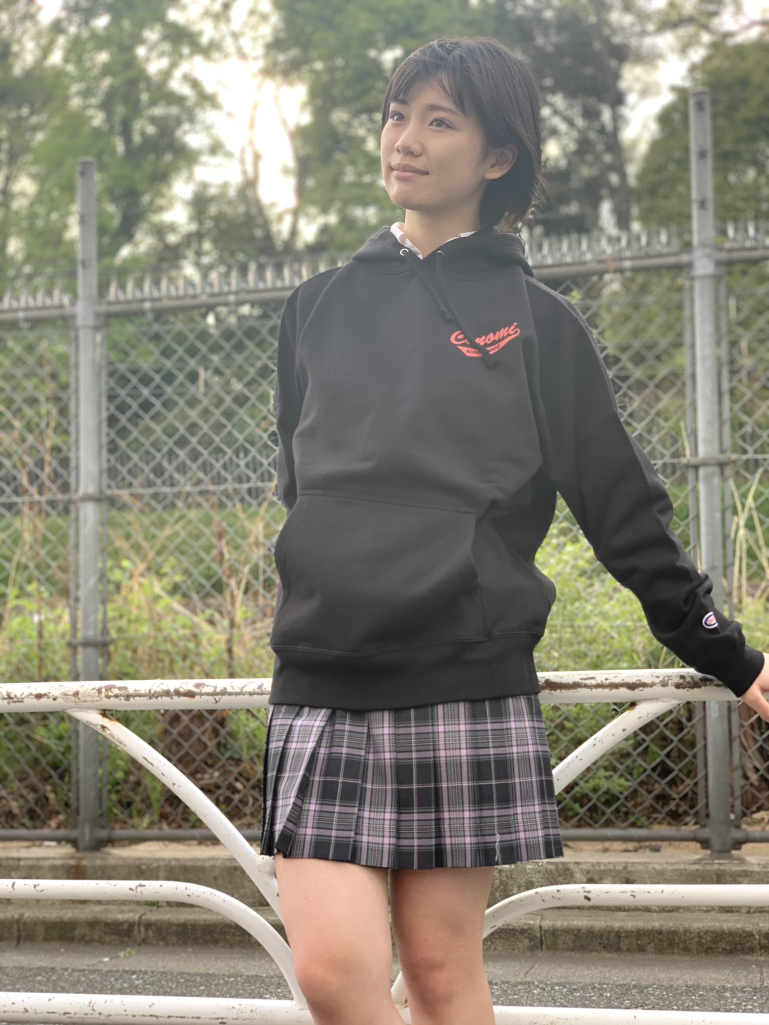 Conomi 原宿店 パーカーコーデ 私服っぽく着れる 動きやすいのでオススメ ダボッと着ると可愛さup Conomi 制服 なんちゃって制服 高校生 Jk Fjk Sjk Ljk Jkブランド 青春 写真 Photo ポートレート撮影 制服ディズニー