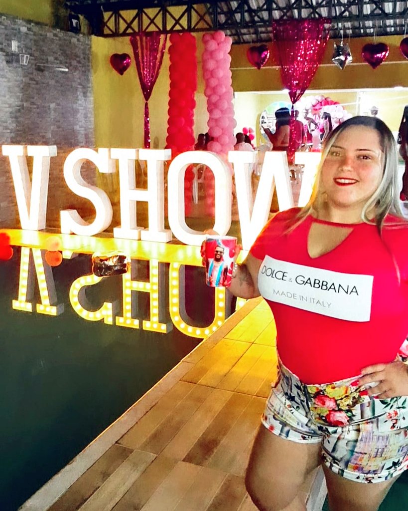 TalitaLopes_'s tweet photo. Sabe qual é o maior valor? Aquele que você se dá! 💋
#Sabadou #BdayShow 🎉💖 https://t.co/K8HNnVemLx