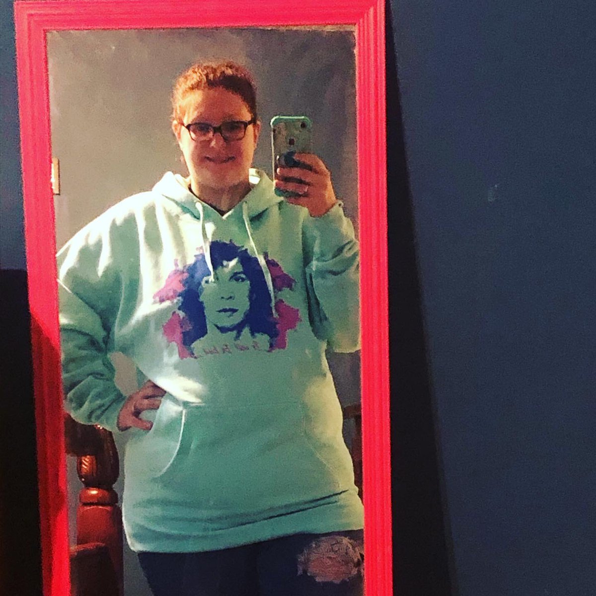 katelyneliza1's tweet photo. Most amazing sweatshirt ever! So comfy! #BeWellBeKind #NAMI #LHL #littleheartslearning https://t.co/SP9gmbrijJ